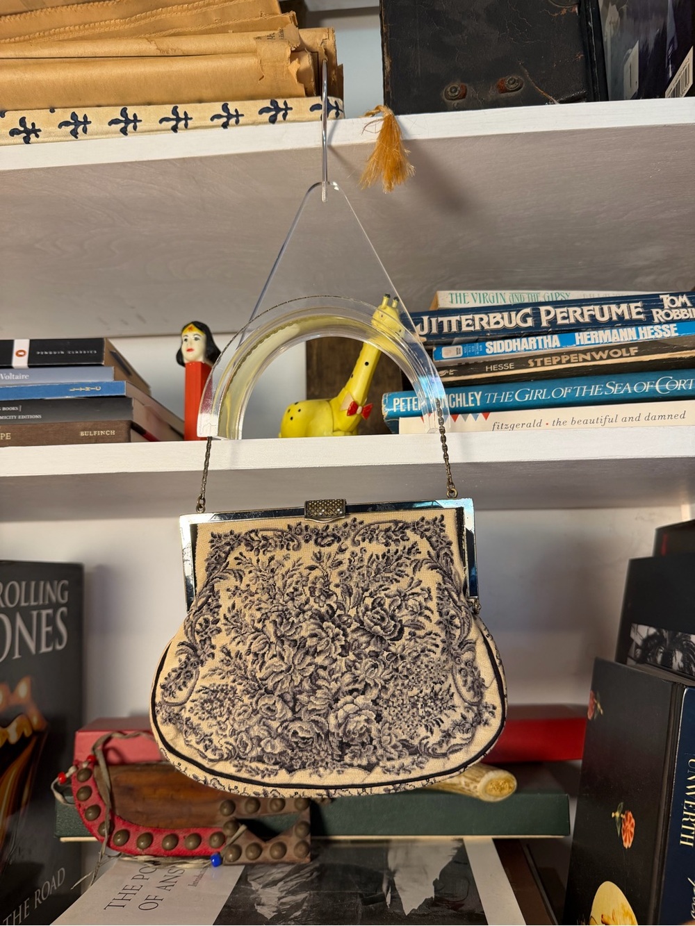 Vintage-Style Floral Embroidered Shoulder Bag in Cream and Black